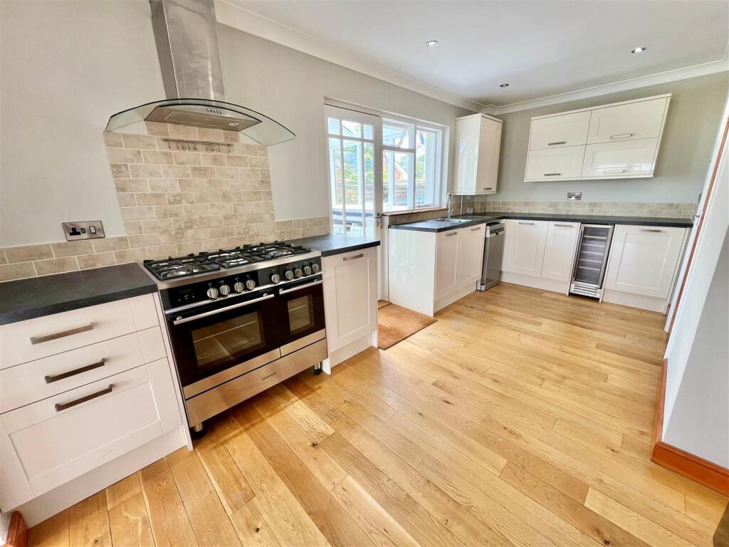 House in Totland, Middleton - View 3