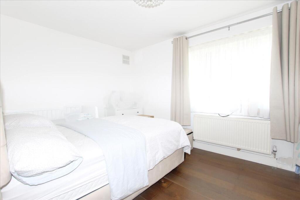 Apartment in Enfield - View 4
