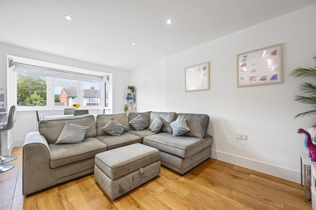 Apartment in Borehamwood, Elstree and Borehamwood - View 3