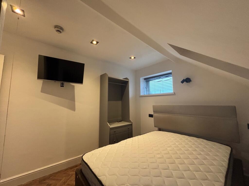 Apartment in Cardiff, Maindy, Cathays - View 4