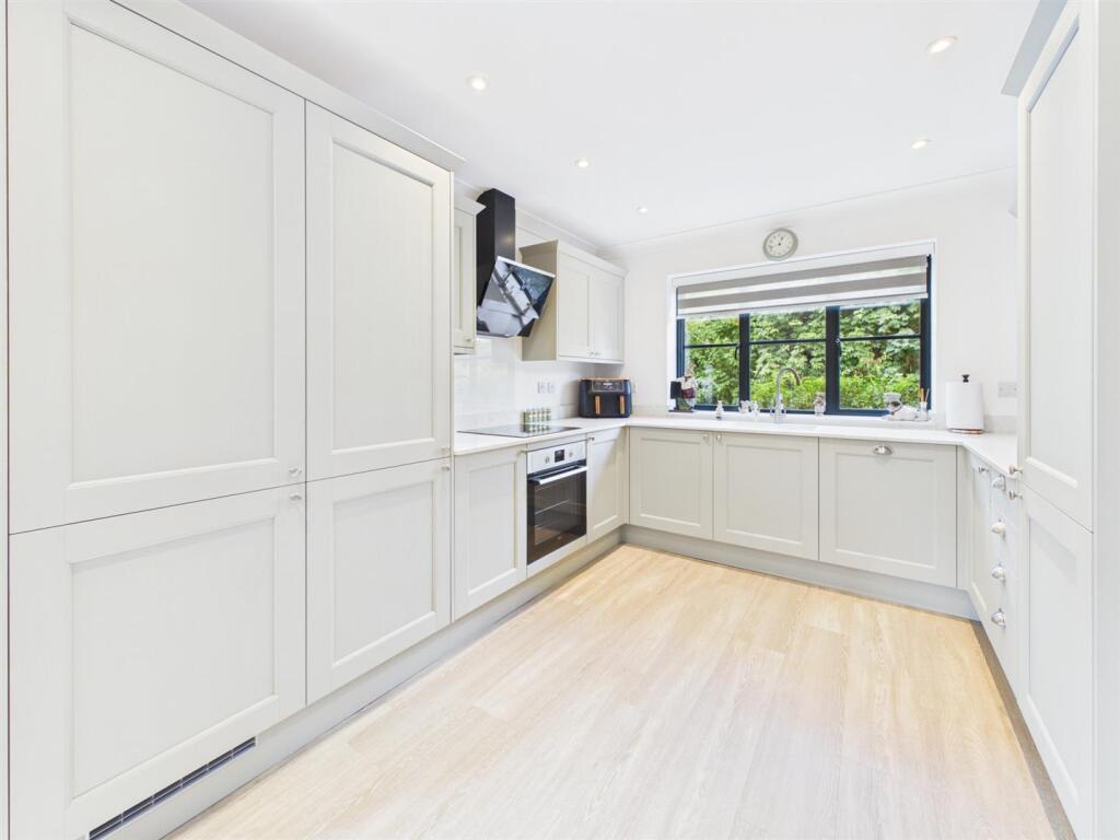 House in Gloucester - View 5