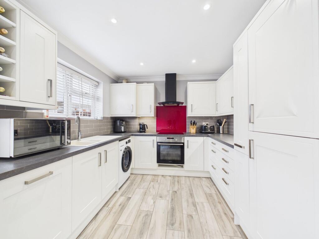 Branksome Avenue, Stanford-Le-Hope, SS17 photo 3