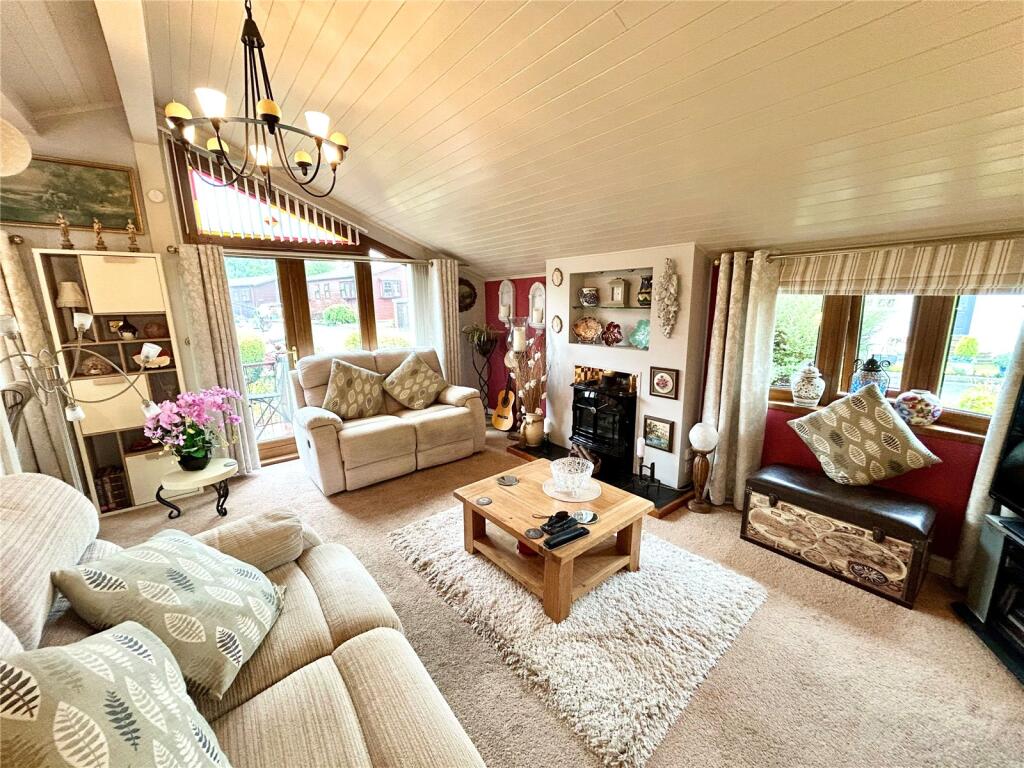 Maple Leaf Drive, Wood End, Atherstone, Warwickshire, CV9 photo 4