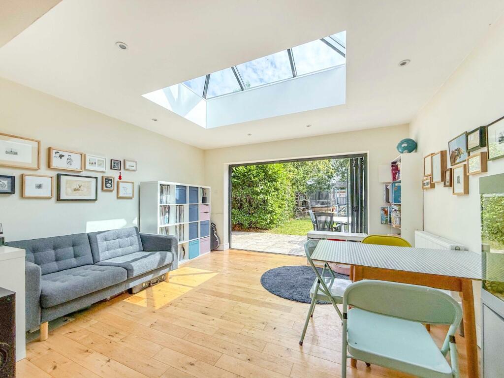 Howard Road, Wokingham - More