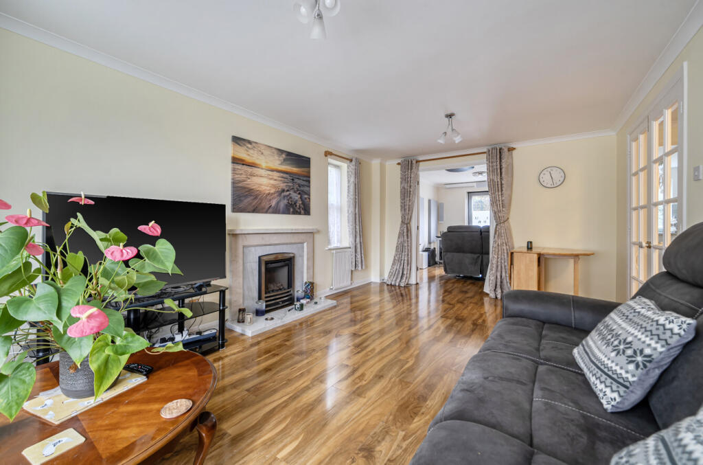 House in Binfield, Temple Park - View 2