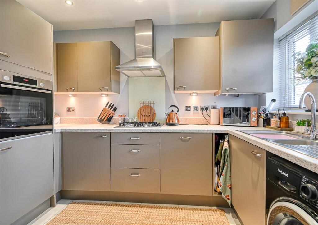 25 Staley Grove, Highley, Bridgnorth photo 2