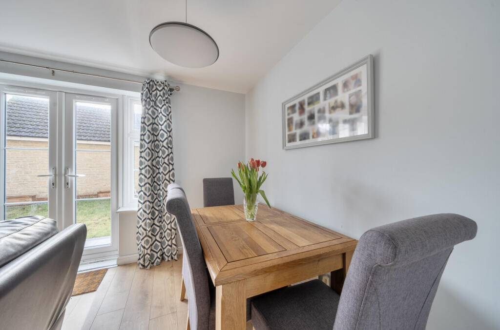 White Eagle Road, Haydon End, Swindon, SN25 photo 4