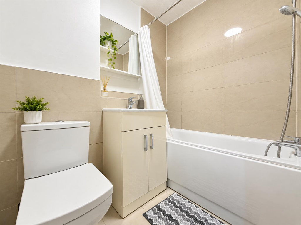 Apartment in Twickenham - More