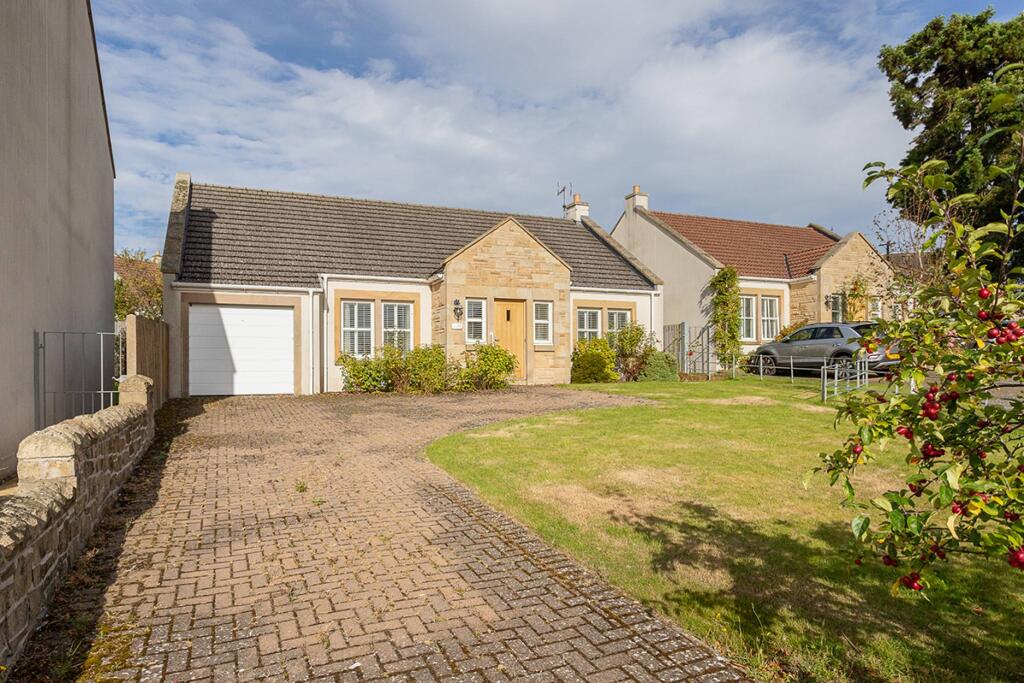 Main image of property: 32 Sunnyside, Strathkinness, St. Andrews, KY16 9XP
