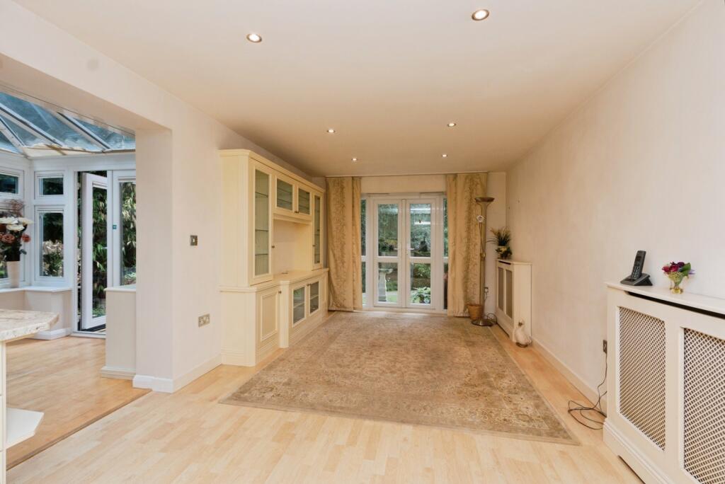 Apartment in Surrey Heath, Surrey - View 5