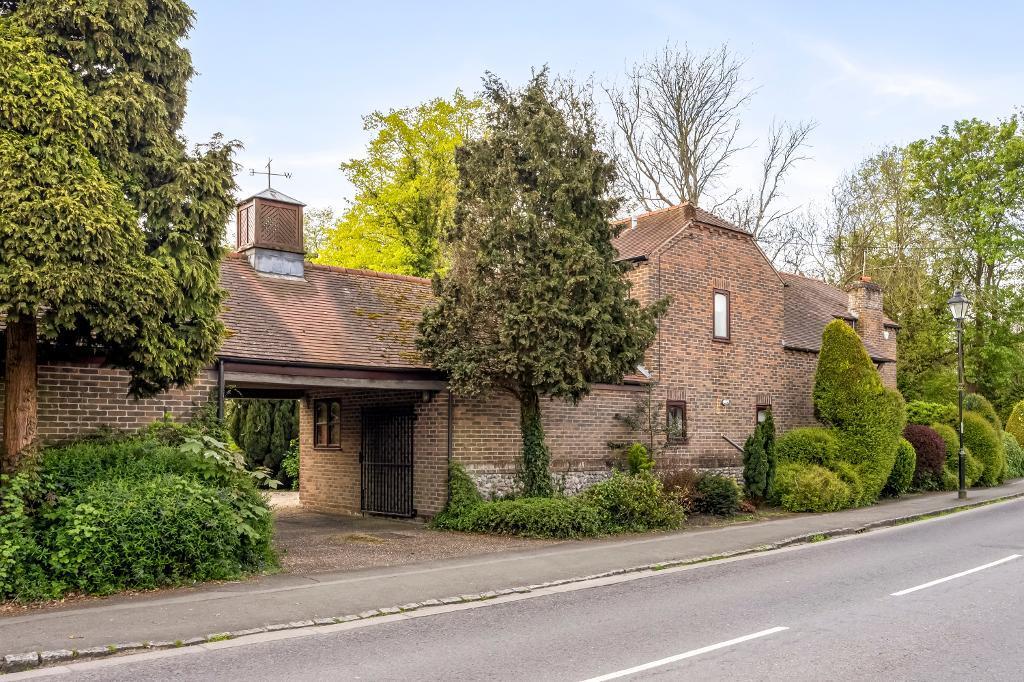 Main image of property: The Street, Bramber, West Sussex, BN44 3WE