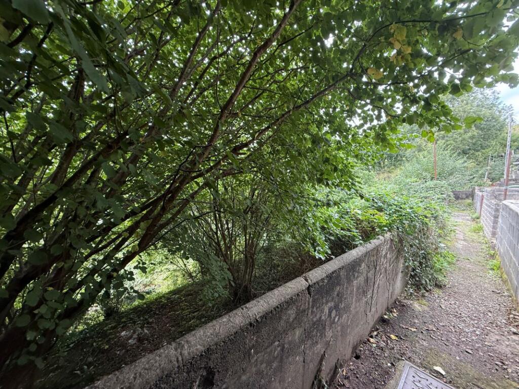 Land and 2 garages Hurford Crescent, Graigwen, Pontypridd, Mid Glamorgan, CF37 2LD photo 4