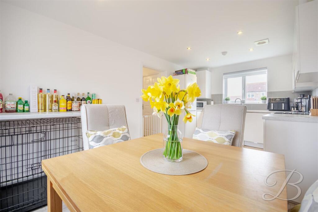 David Avenue, Bilsthorpe, Newark - More