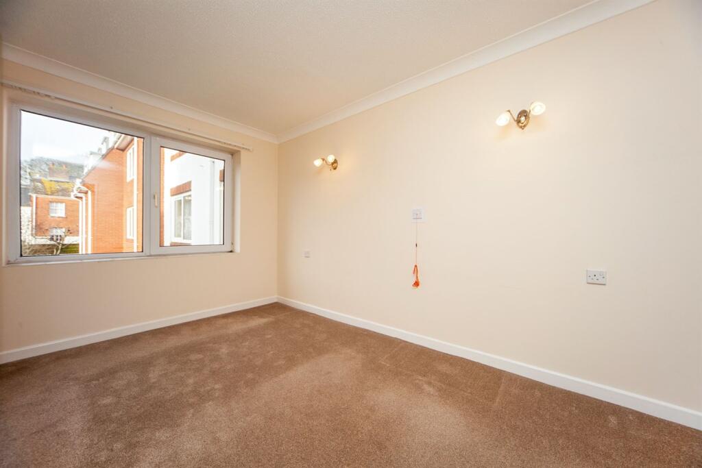 Apartment in Exeter - More