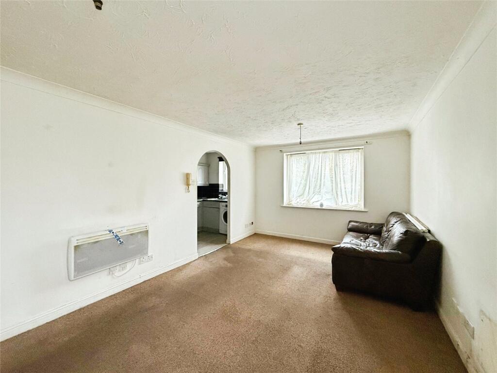 Apartment in Crowthorne, Bracknell Forest - View 3