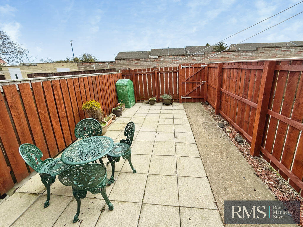 Huntingdon Close, Newcastle Upon Tyne photo 2