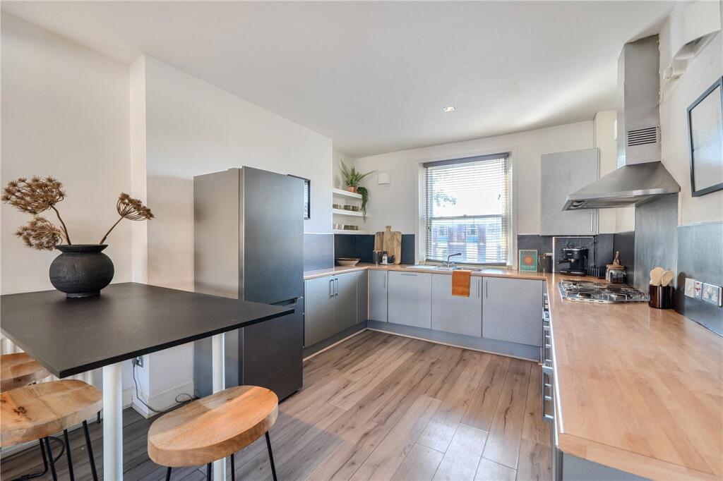 Apartment in London - View 3