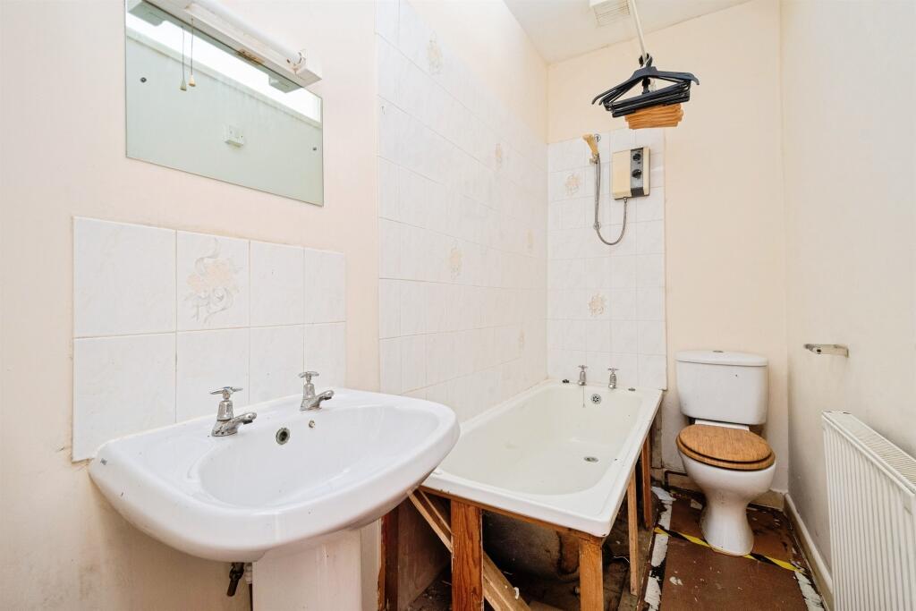 House in Plymouth, Greenbank - More