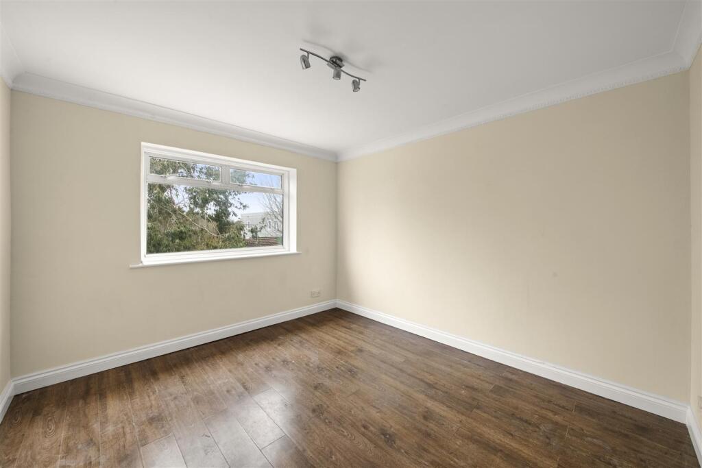 Carr Road, Northolt photo 4