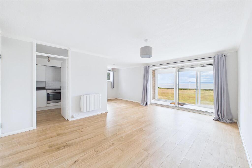 Apartment in Clevedon, West End - More