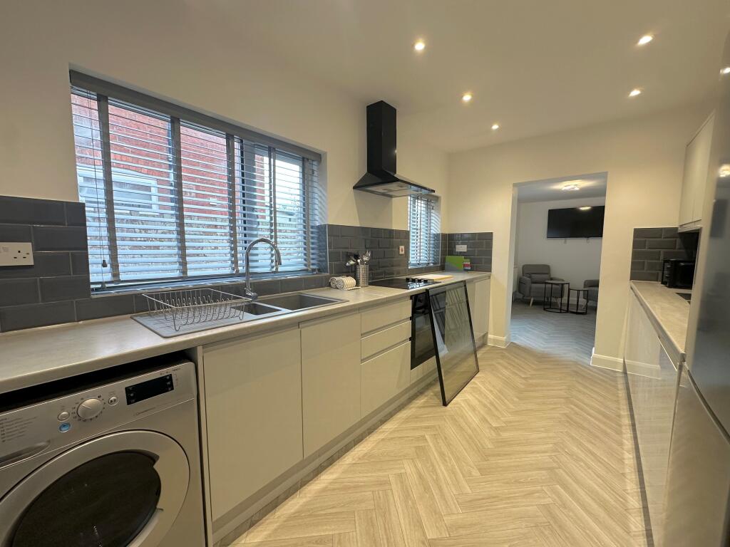 House in Sandwell, West Midlands - View 5