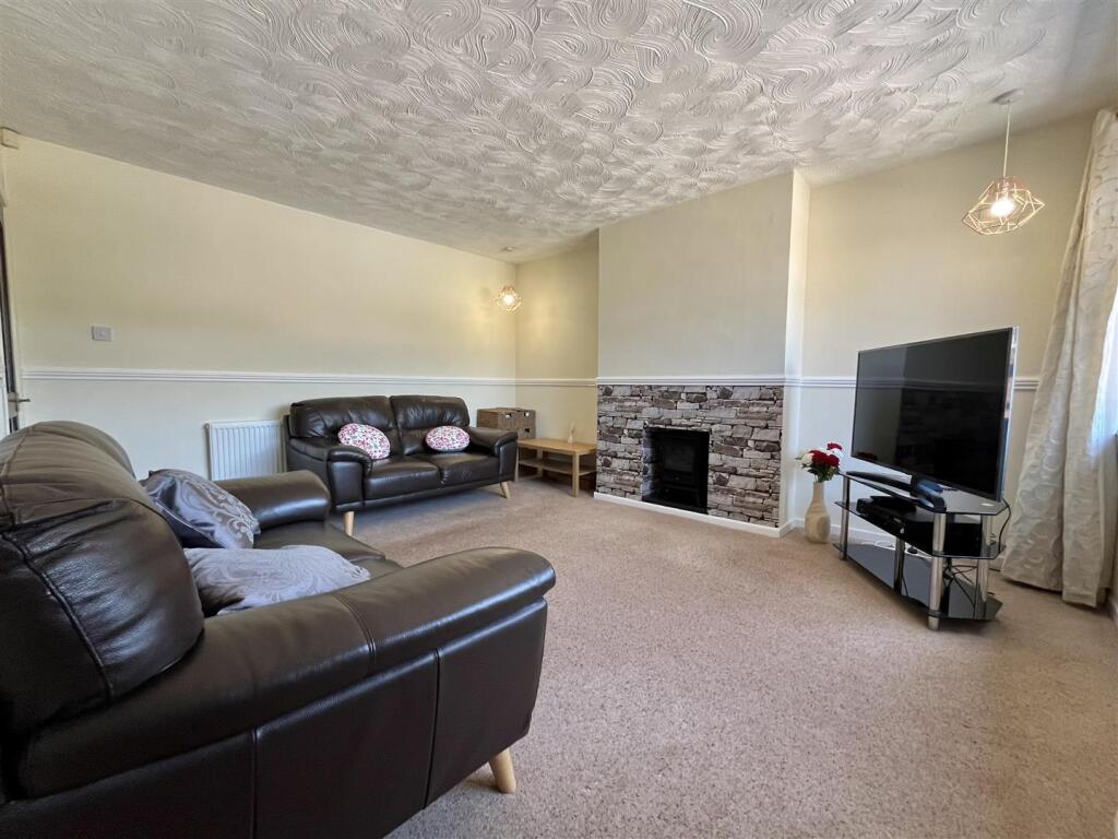 Regent Drive, Mossley, Ashton-Under-Lyne photo 4