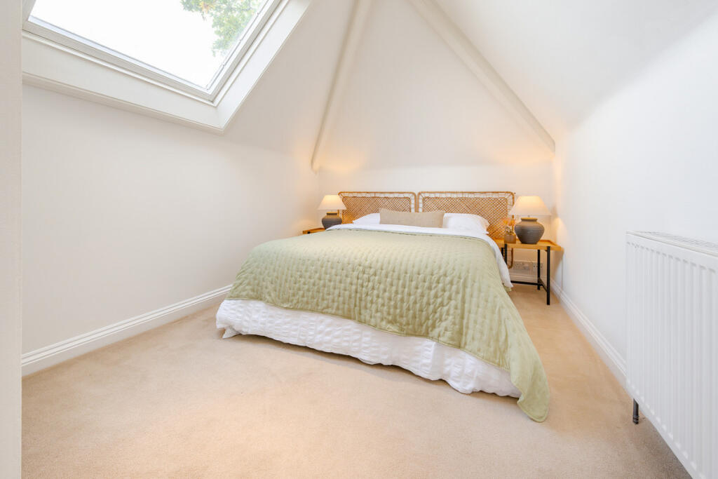 Apartment in Woking, Mount Hermon, Hook Heath - View 5