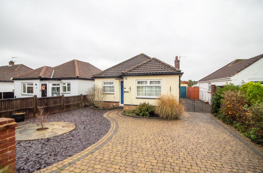 3-bed bungalow on Sunnymead Drive, Waterlooville, PO7 6DA, £340,000