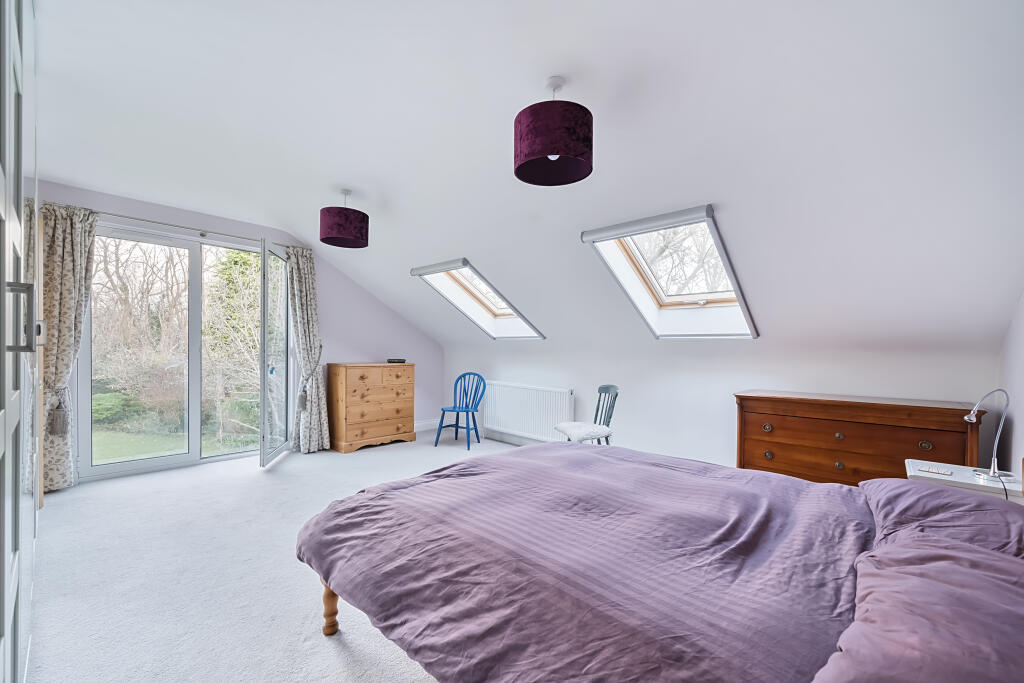 House in Twickenham - More