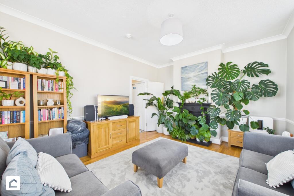 Apartment in Reigate and Banstead, Surrey - View 3
