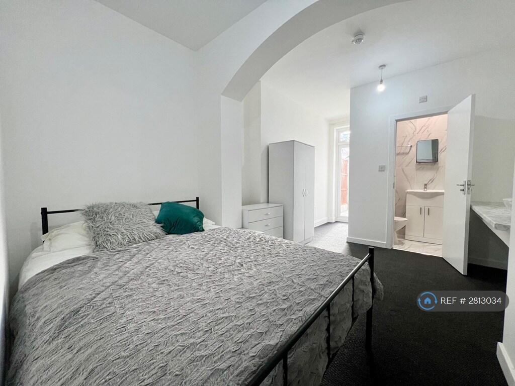 Main image of property: Eastern Avenue, Ilford, IG4