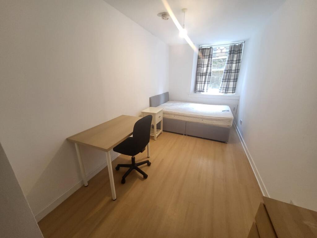 6 bedroom duplex for rent