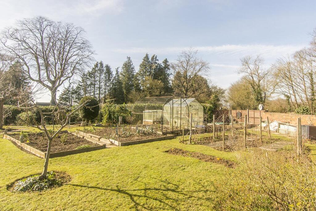 Home Close, Dingley photo 4