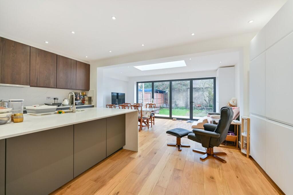 House in London, West Barnes - View 3