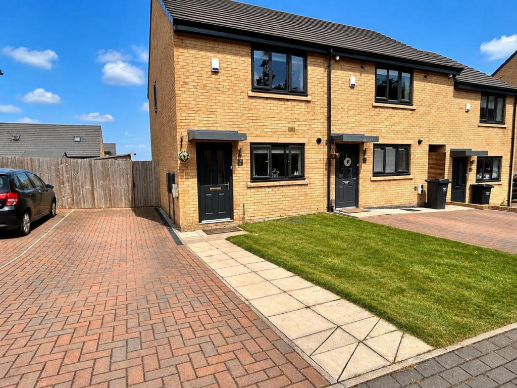 2-bed terraced on Shears Drive, Brighouse, £235,000