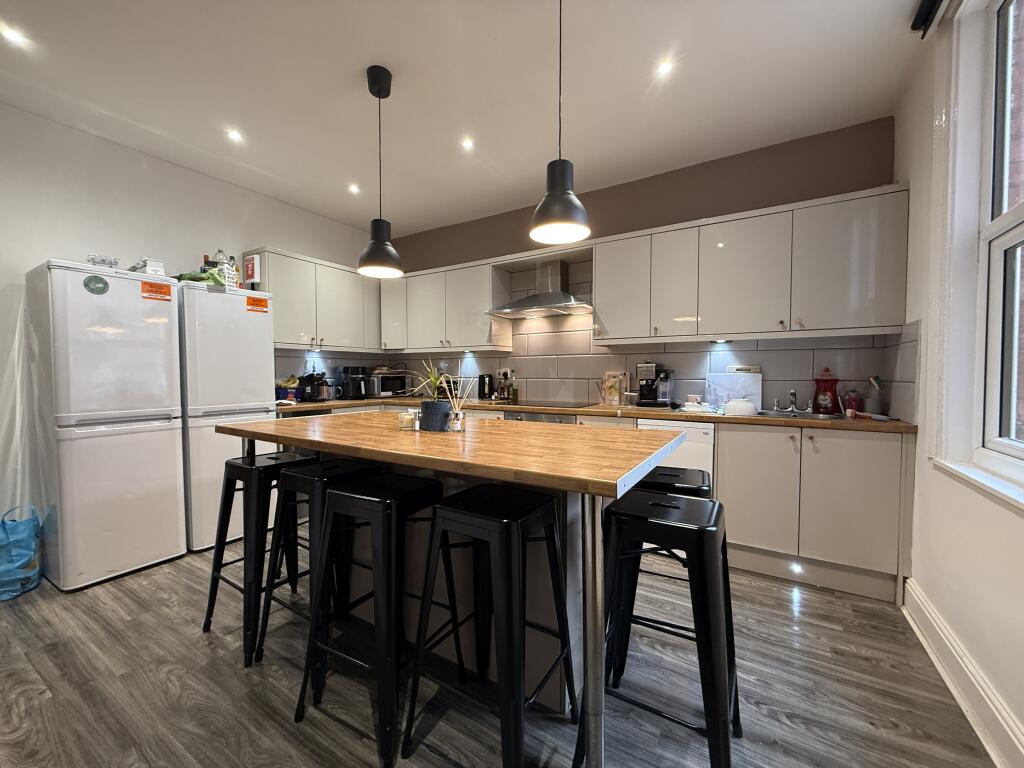 House in Leeds, Hyde Park - View 2