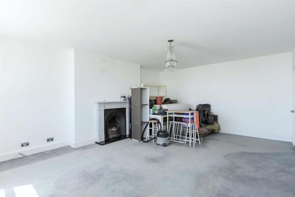 Apartment in Worthing, West Sussex - View 5