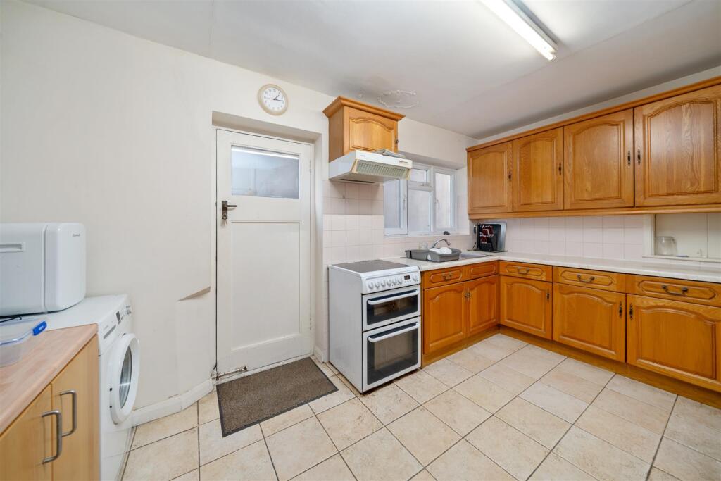 House in Morden, Merton Park - View 4