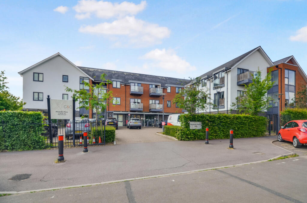 2-bed house on South Lake Crescent, RG5, £157,500
