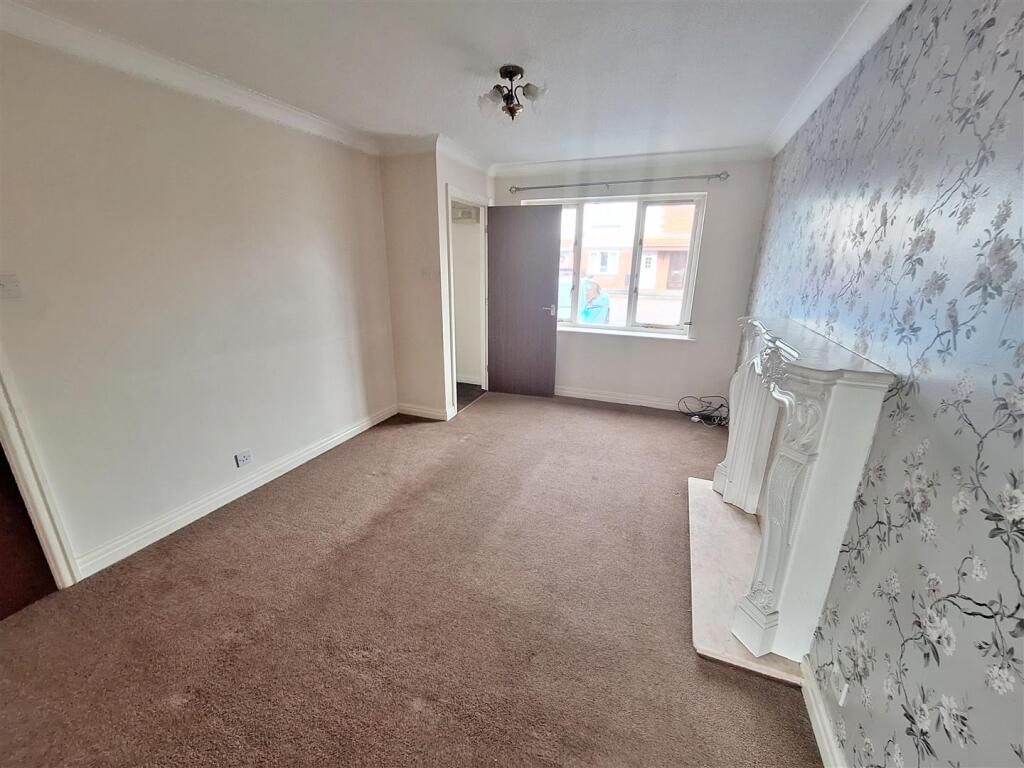 Redstart Place, Thornton-Cleveleys photo 3