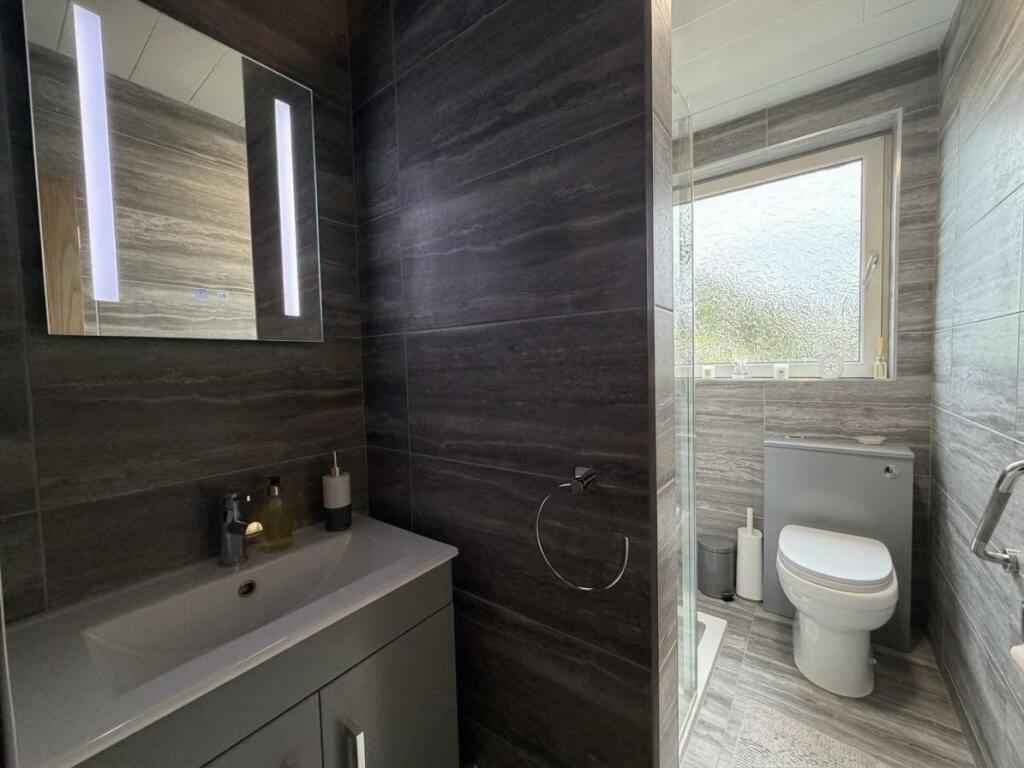 House in Hull - View 4