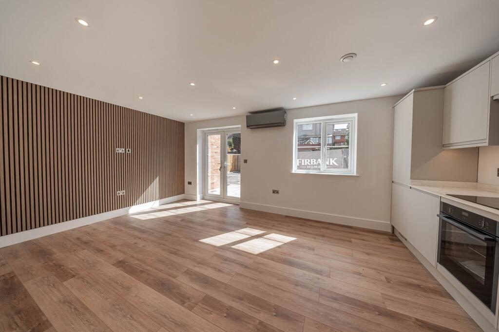 Apartment in Redhill - More