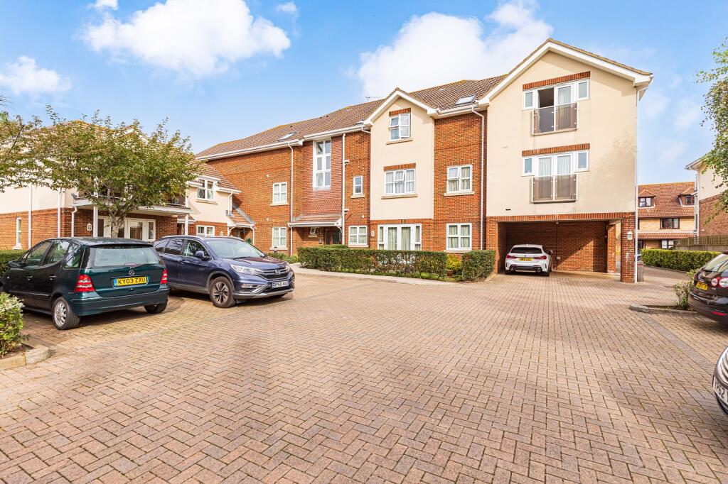 Apartment in New Forest, New Milton - View 2