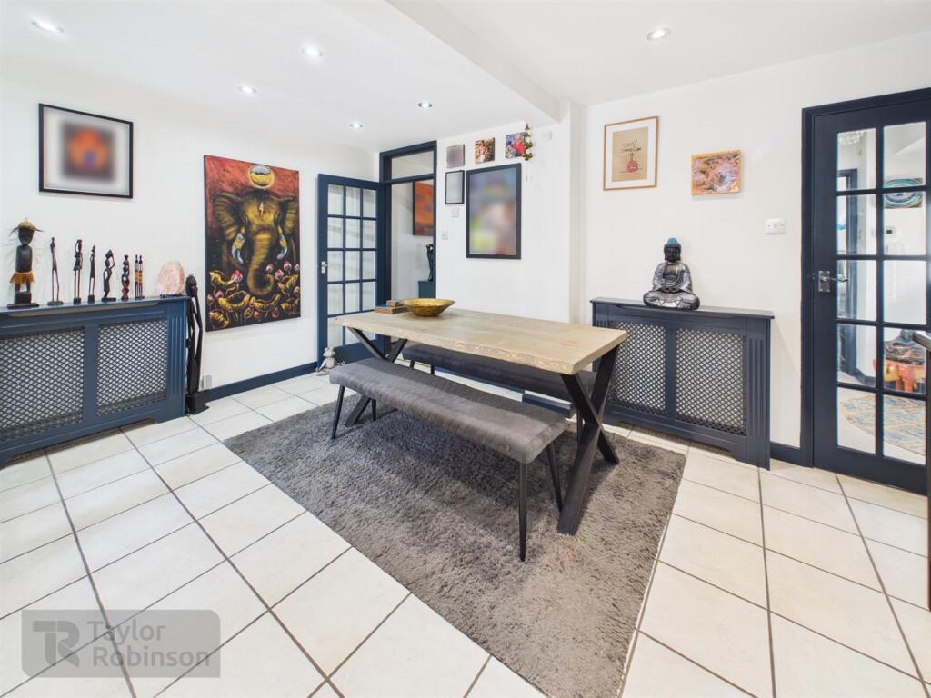 House in Crawley, Broadfield - View 3