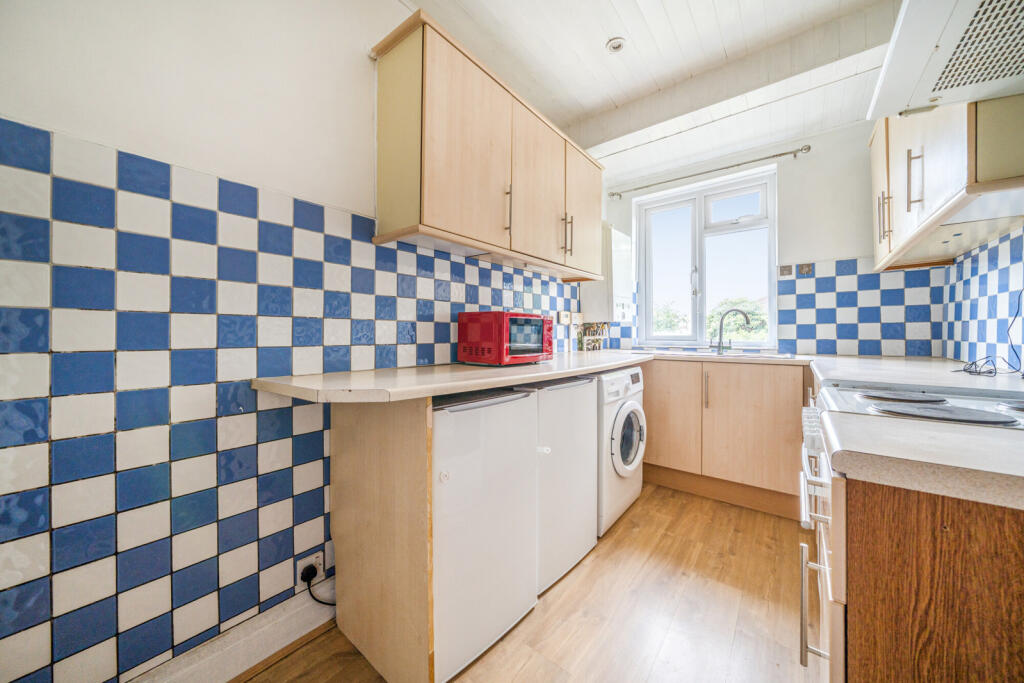 Apartment in Dartford, Stone - View 6