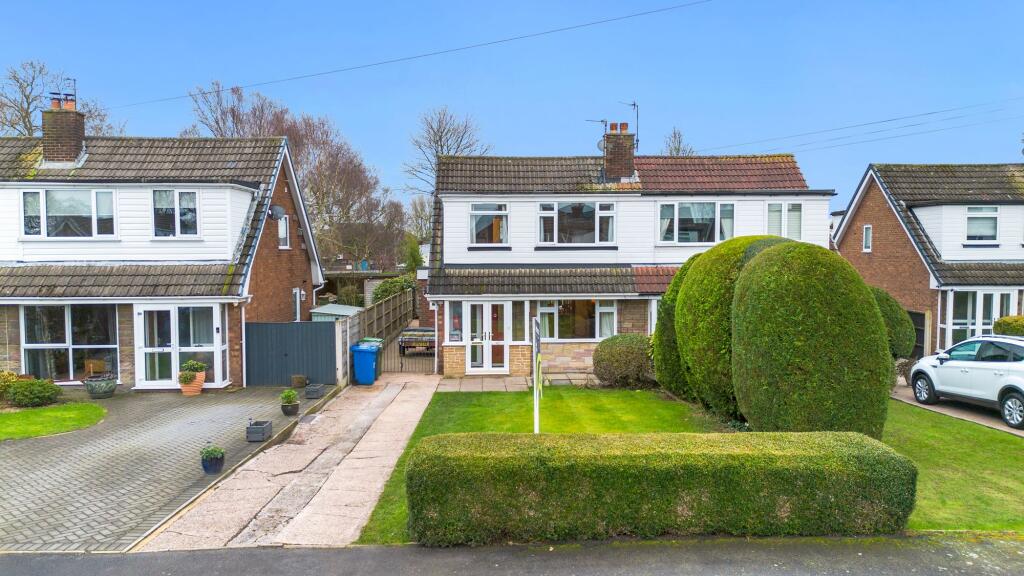 Main image of property: Parkland Close, Appleton Thorn, WA4