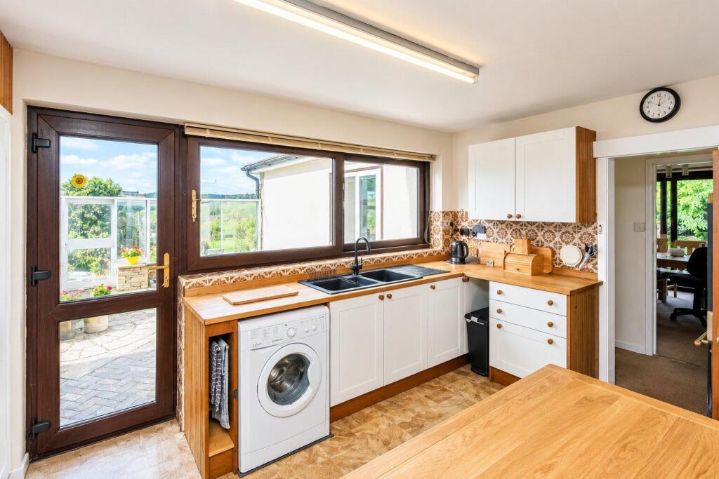 House in Wakefield - View 5