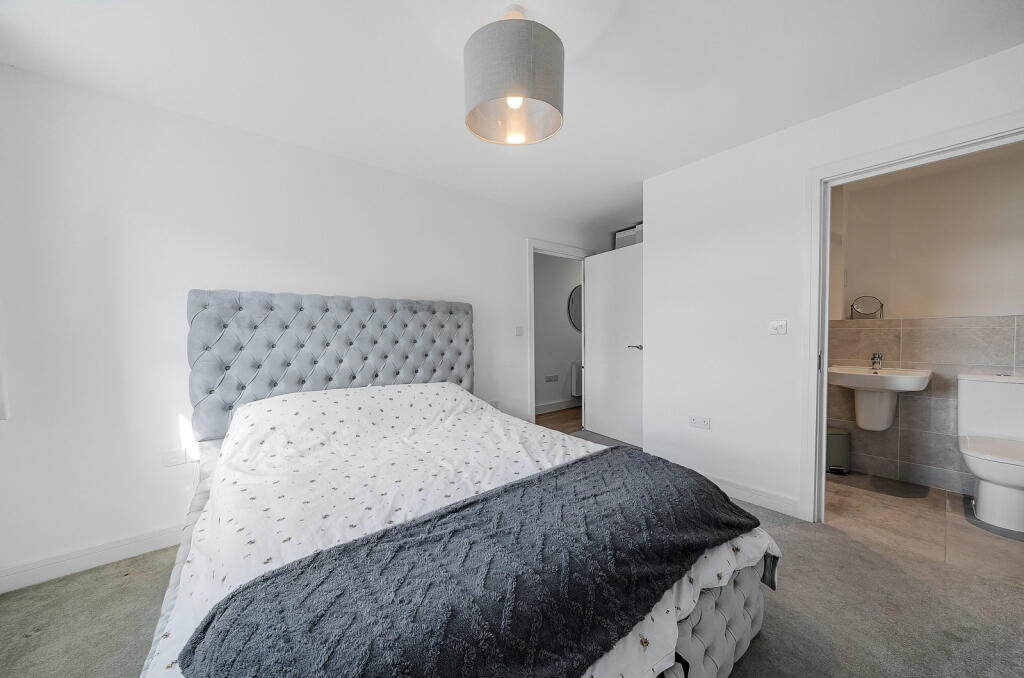 Apartment in Tunbridge Wells, Paddock Wood - View 5