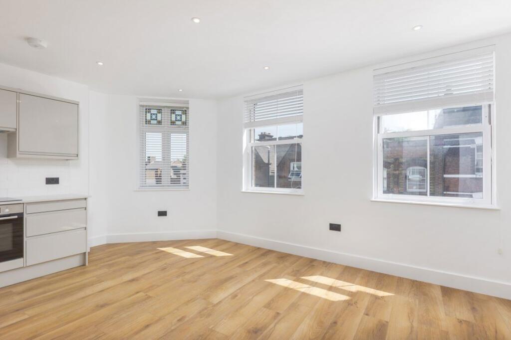 Apartment in Tonbridge - View 3
