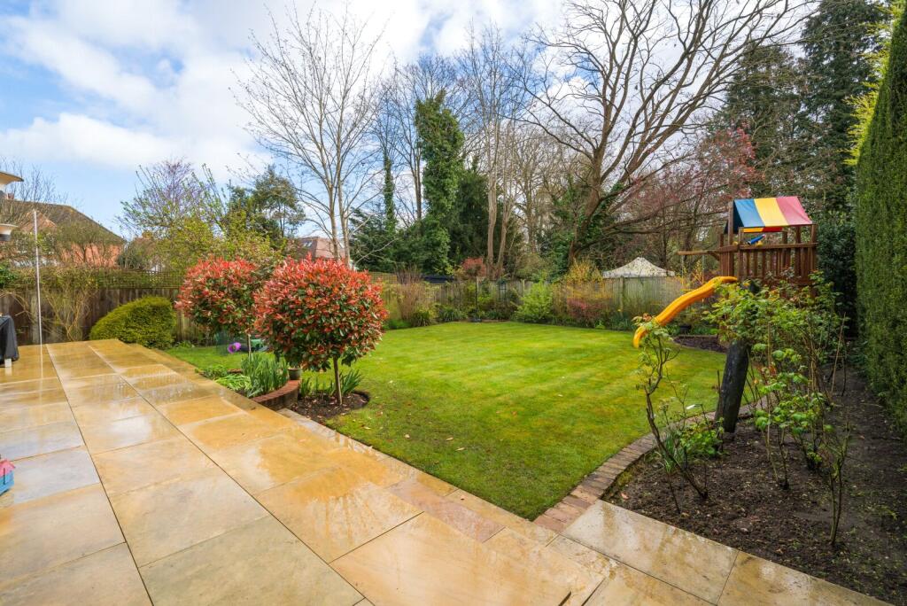 Mayfield Road, Weybridge, KT13 photo 3
